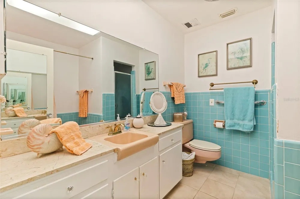 1036 NORTH SHORE DRIVE NE #1 St Petersburg, FL 33701