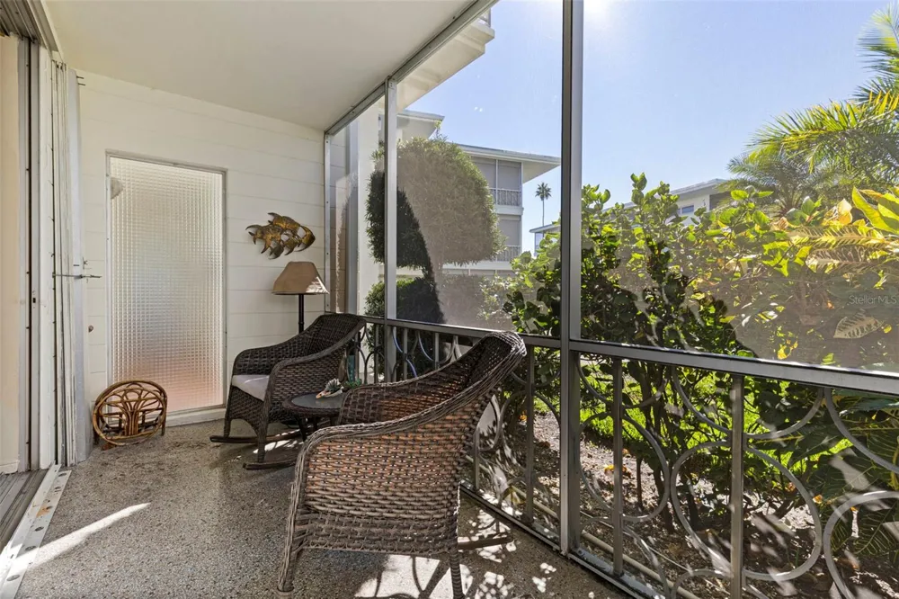 1036 NORTH SHORE DRIVE NE #1 St Petersburg, FL 33701