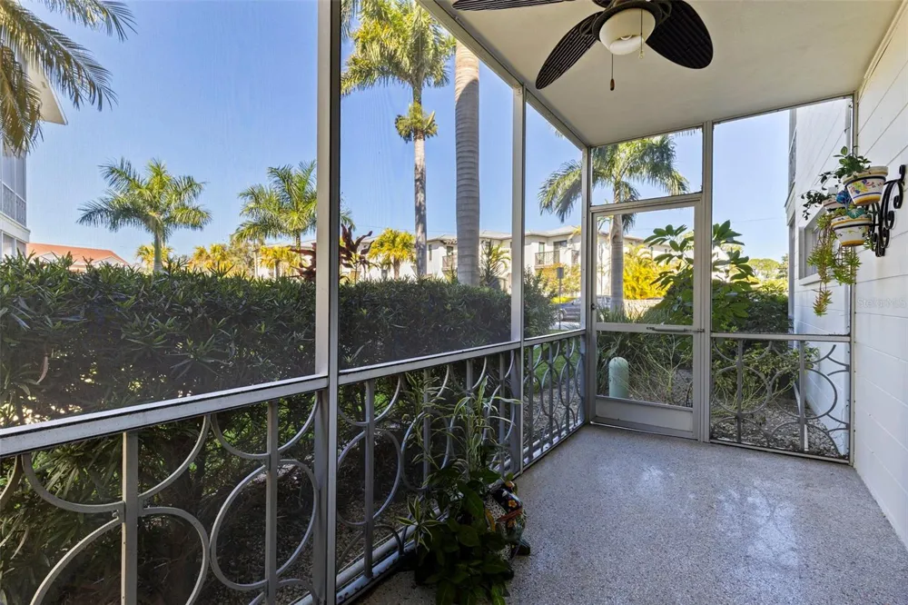 1036 NORTH SHORE DRIVE NE #1 St Petersburg, FL 33701