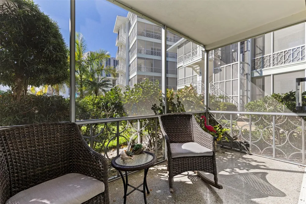 1036 NORTH SHORE DRIVE NE #1 St Petersburg, FL 33701