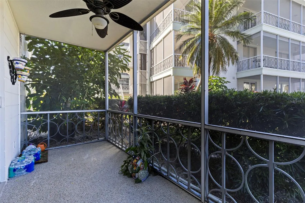 1036 NORTH SHORE DRIVE NE #1 St Petersburg, FL 33701