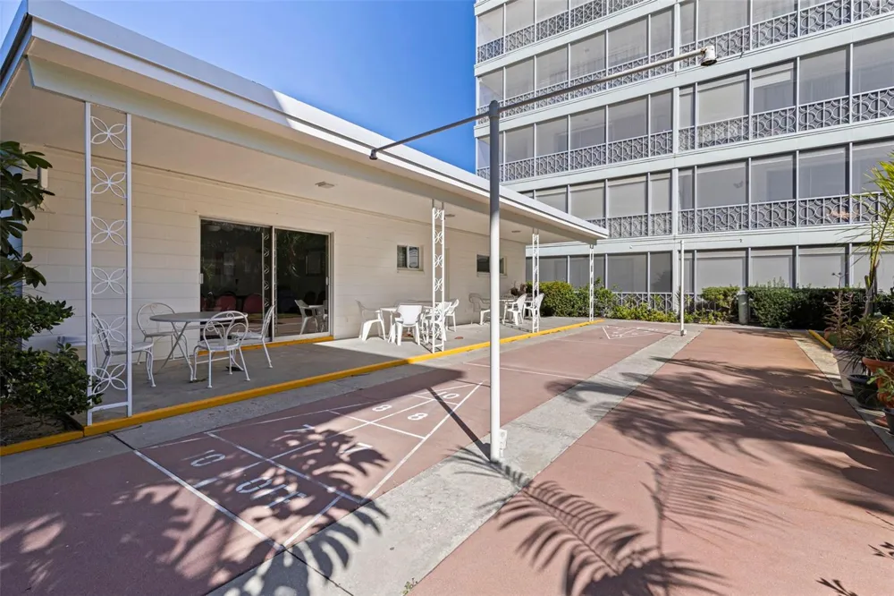 1036 NORTH SHORE DRIVE NE #1 St Petersburg, FL 33701