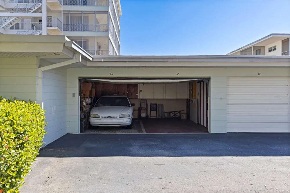 1036 NORTH SHORE DRIVE NE #1 St Petersburg, FL 33701