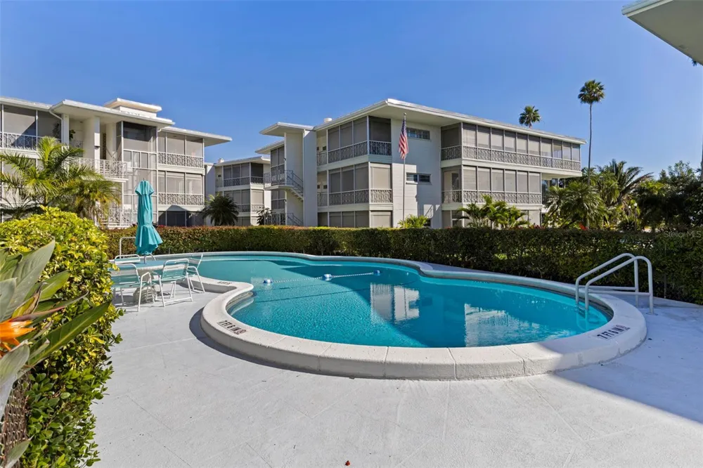 1036 NORTH SHORE DRIVE NE #1 St Petersburg, FL 33701