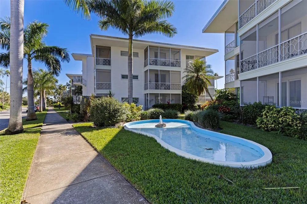 1036 NORTH SHORE DRIVE NE #1 St Petersburg, FL 33701