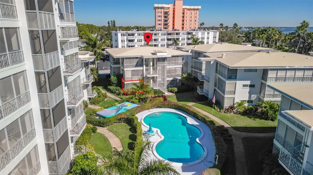 1036 NORTH SHORE DRIVE NE #1 St Petersburg, FL 33701