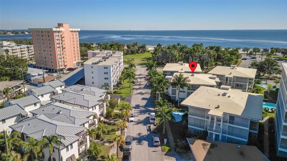 1036 NORTH SHORE DRIVE NE #1 St Petersburg, FL 33701