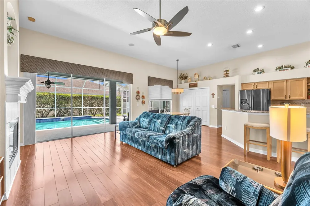 2219 LONGMORE CIRCLE Valrico, FL 33596