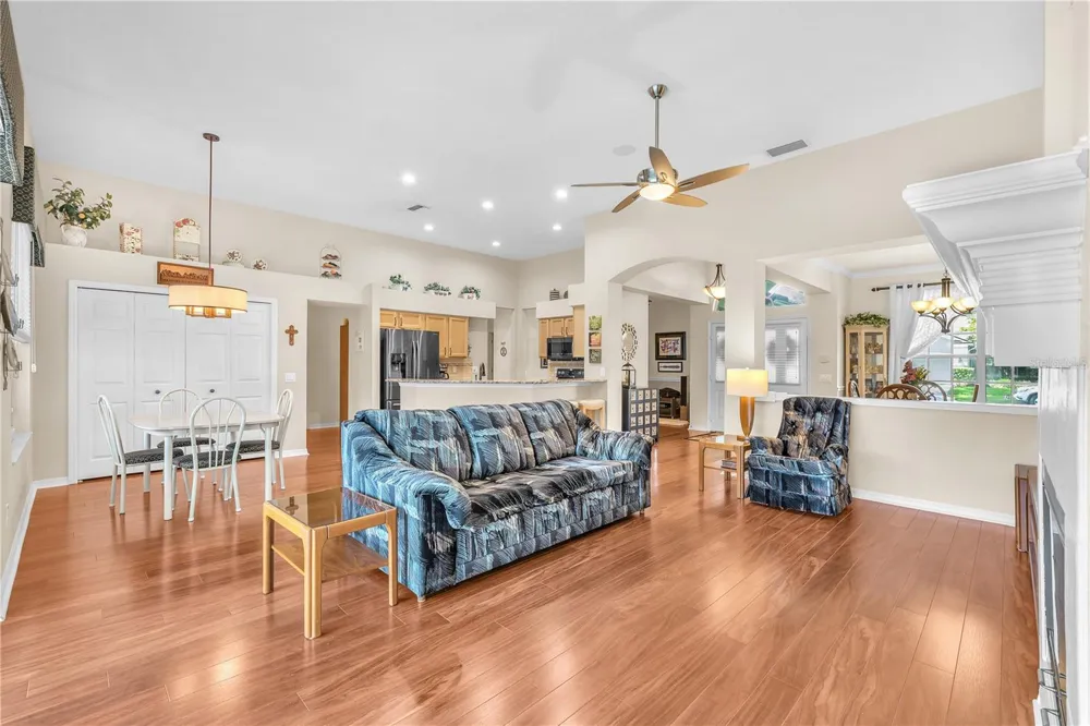 2219 LONGMORE CIRCLE Valrico, FL 33596