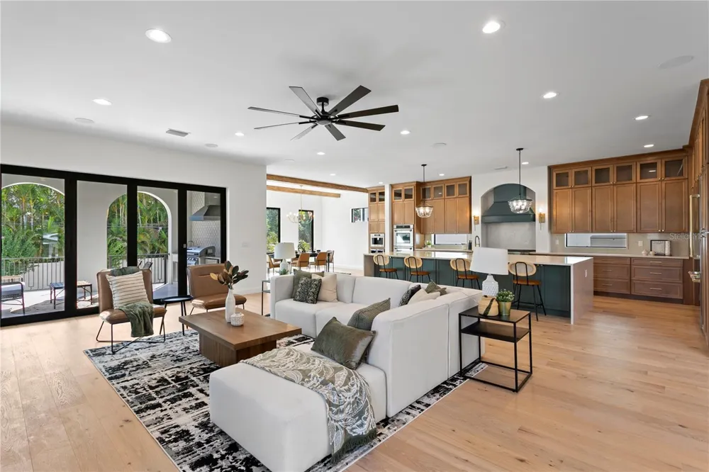 502 E DAVIS BOULEVARD Tampa, FL 33606