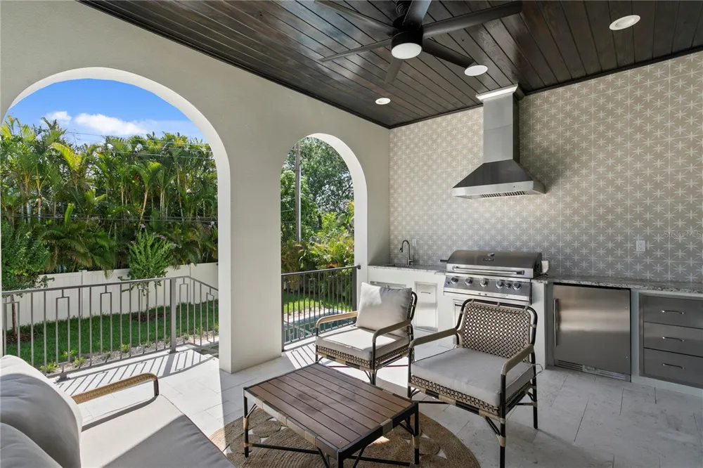 502 E DAVIS BOULEVARD Tampa, FL 33606