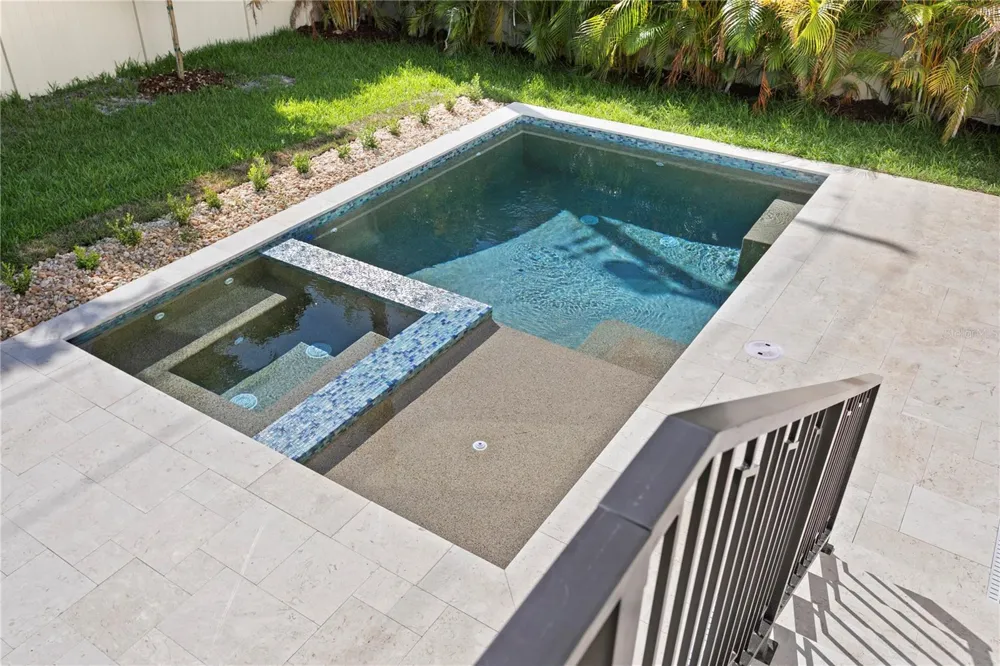 502 E DAVIS BOULEVARD Tampa, FL 33606