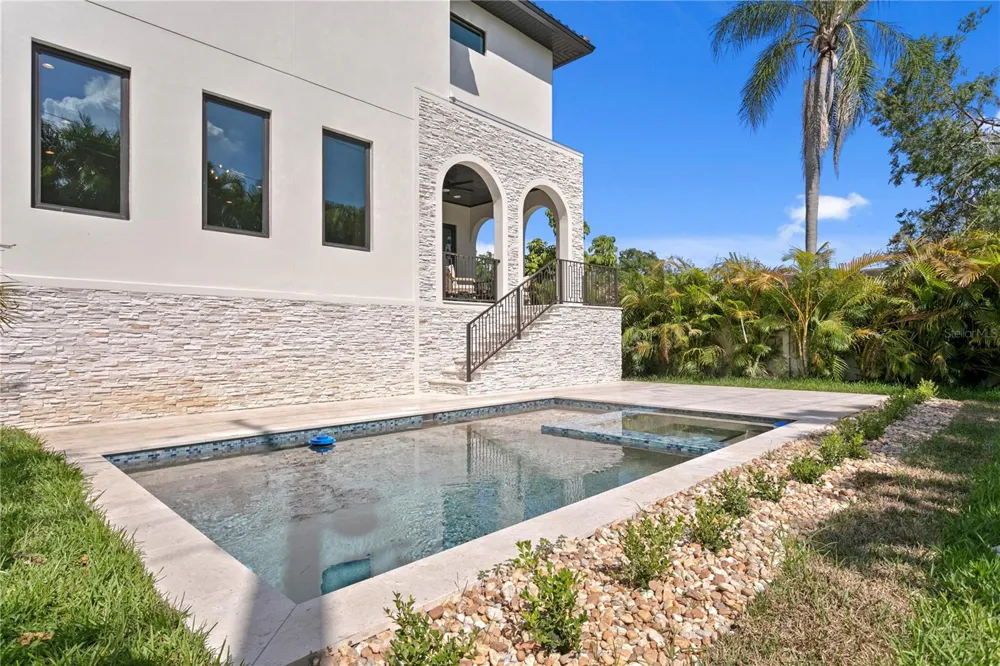 502 E DAVIS BOULEVARD Tampa, FL 33606