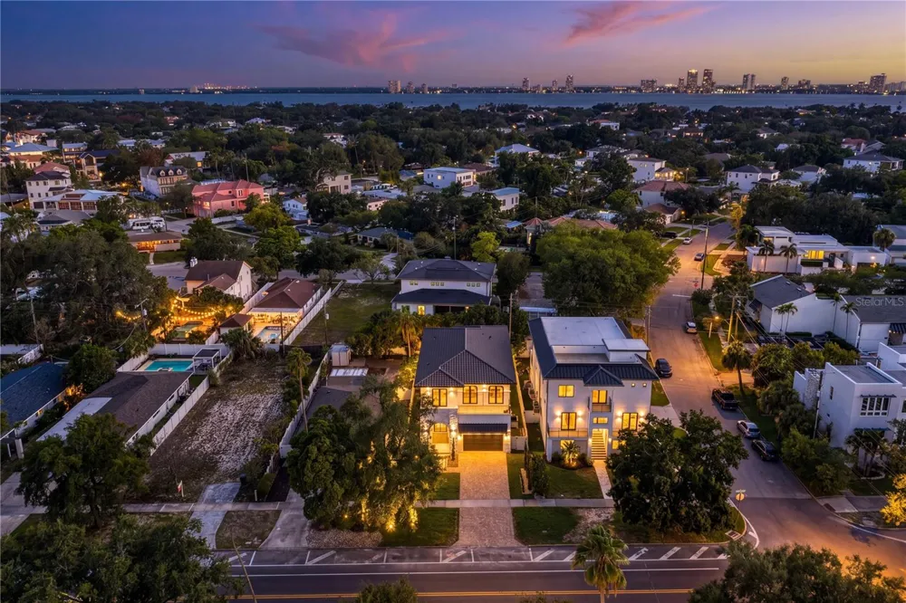 502 E DAVIS BOULEVARD Tampa, FL 33606