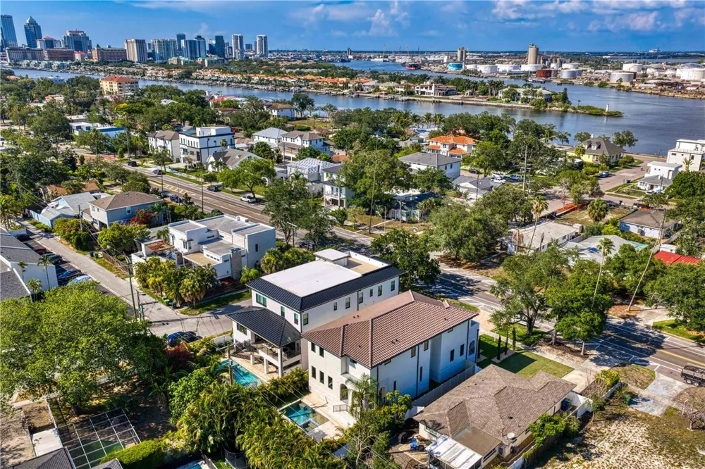 502 E DAVIS BOULEVARD Tampa, FL 33606
