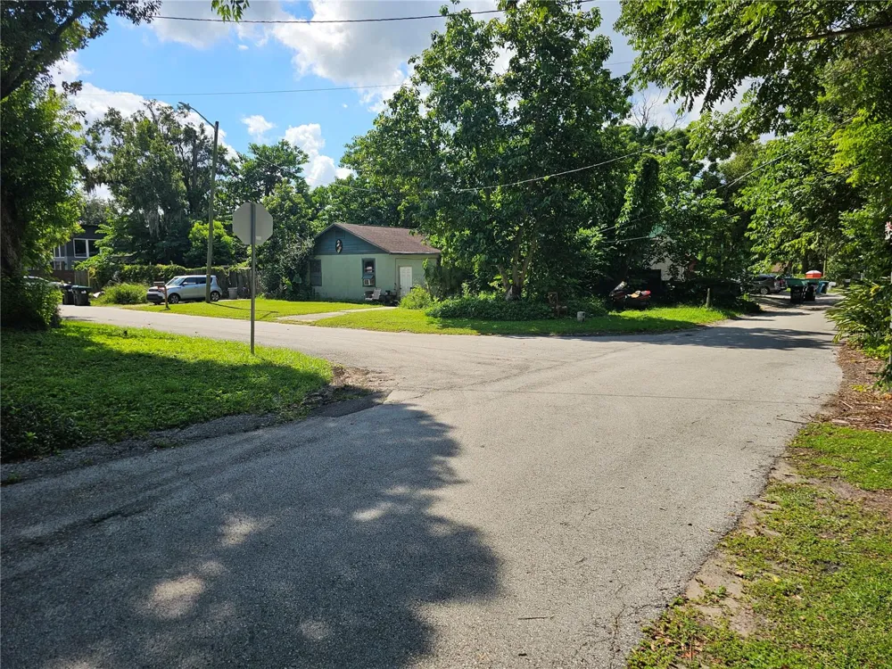 1906 VINE STREET Orlando, FL 32806
