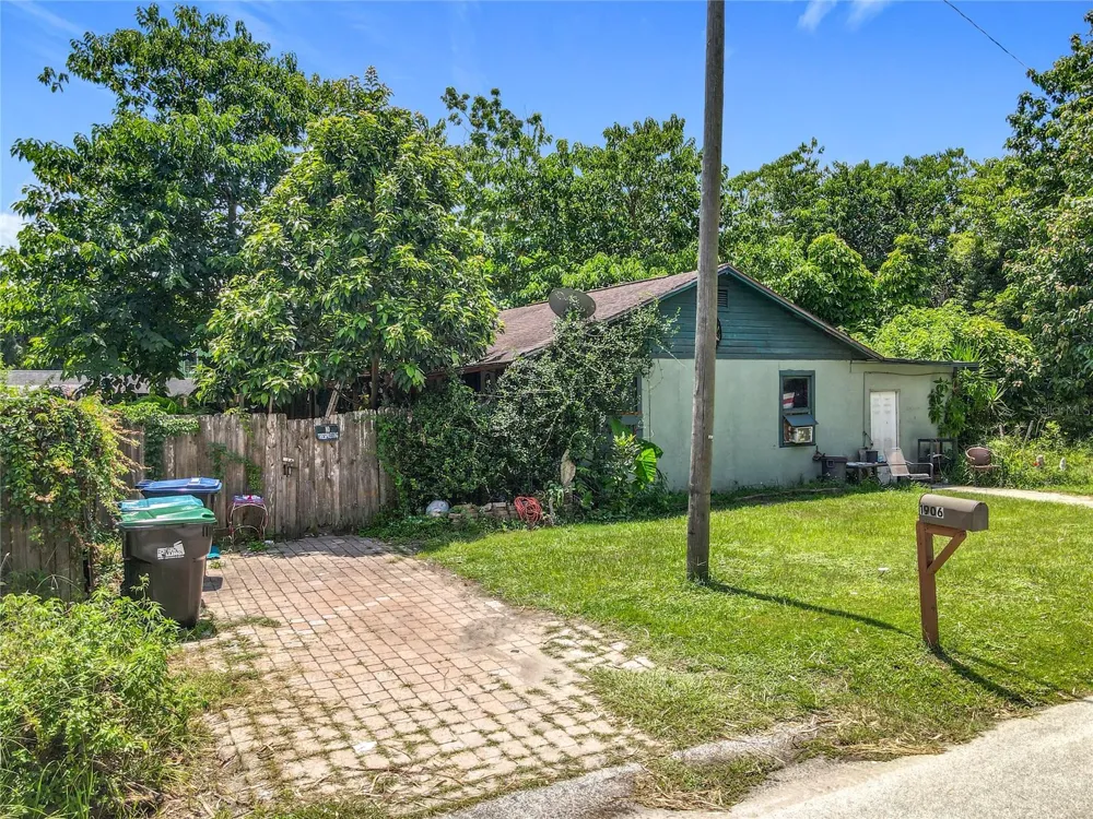 1906 VINE STREET Orlando, FL 32806