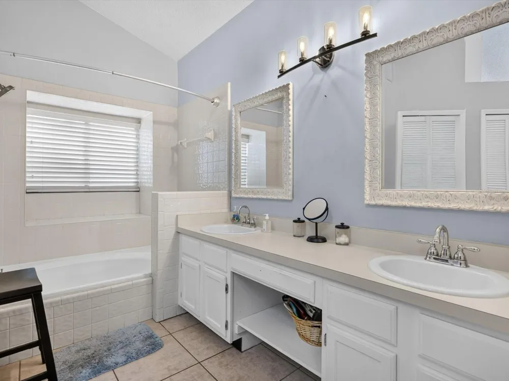 4609 TIFFANY WOODS CIRCLE Oviedo, FL 32765