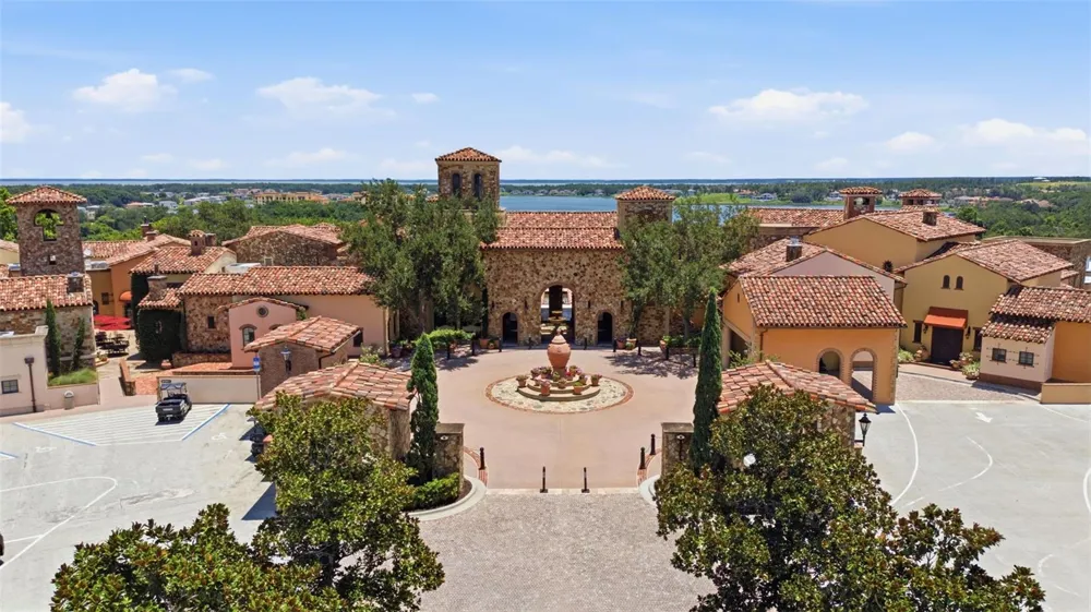 15800 PENDIO DRIVE Bella Collina, FL 34756