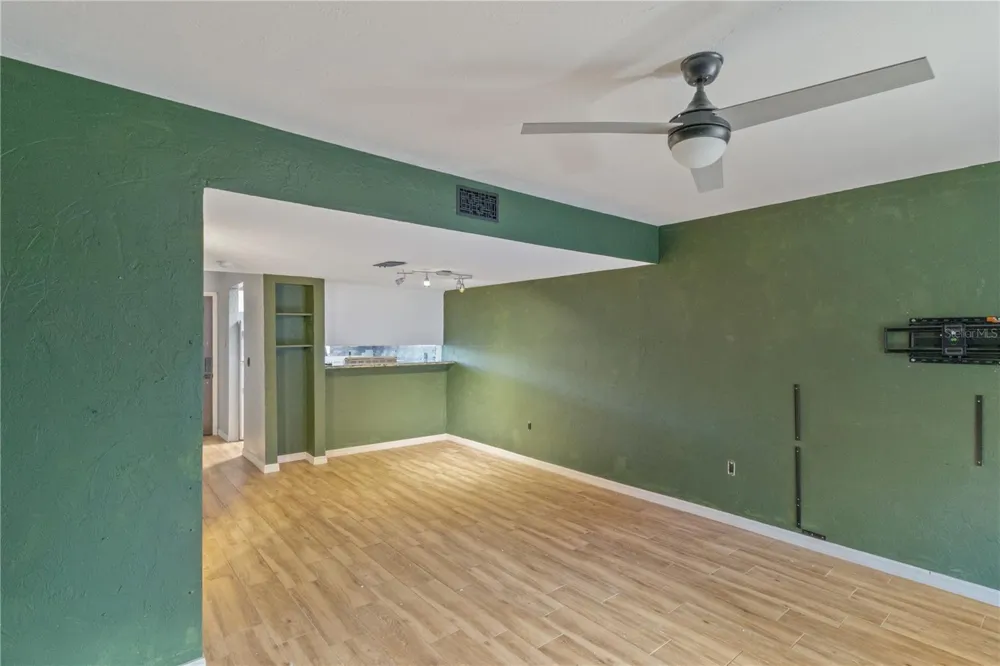 1836 CRYSTAL LAKE DRIVE #19 Lakeland, FL 33801