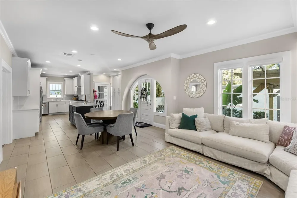 2943 W BAYSHORE COURT Tampa, FL 33611