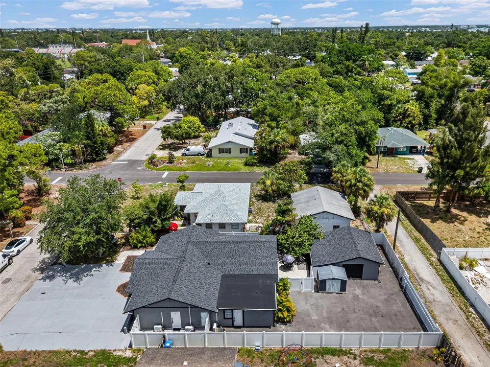 1305 29TH STREET W Bradenton, FL 34205