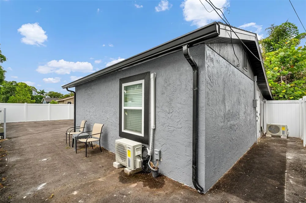 1305 29TH STREET W Bradenton, FL 34205