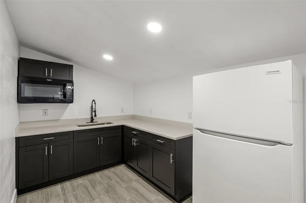 1305 29TH STREET W Bradenton, FL 34205