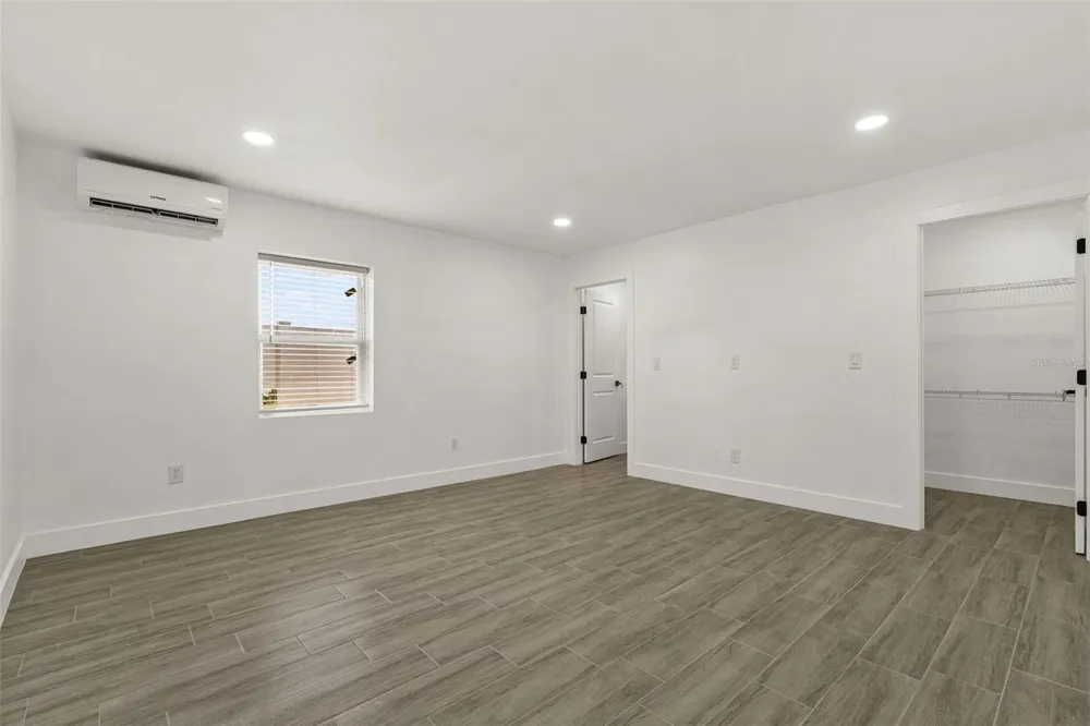 1305 29TH STREET W Bradenton, FL 34205
