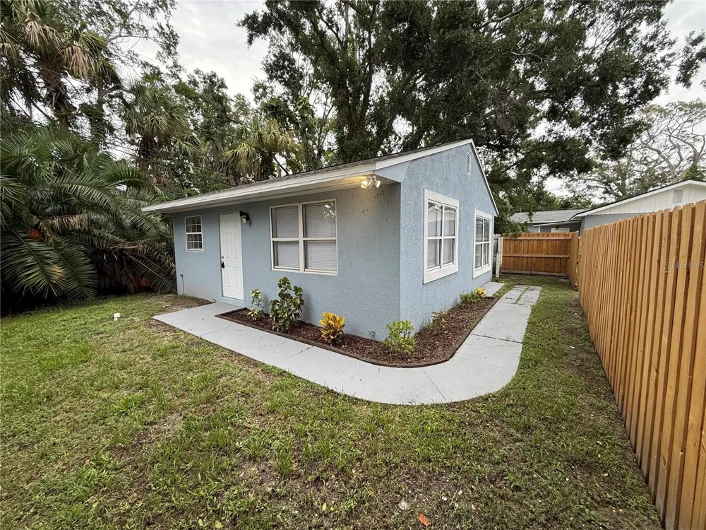 427 40TH AVENUE S St Petersburg, FL 33705