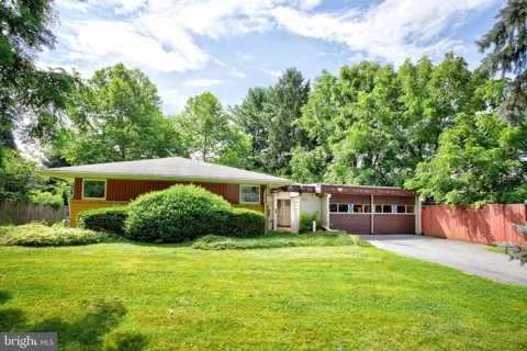 242 W WHITEHALL ROAD
