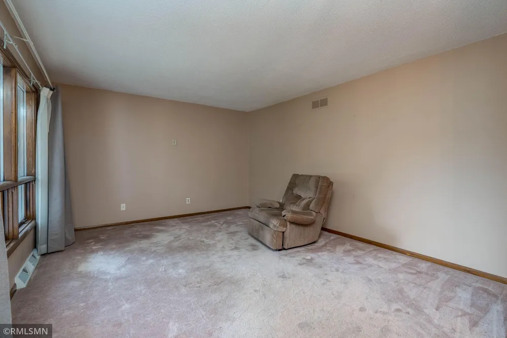 1506 James Drive North Mankato, MN 56003