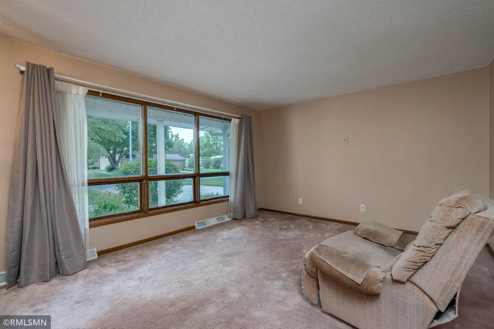 1506 James Drive North Mankato, MN 56003