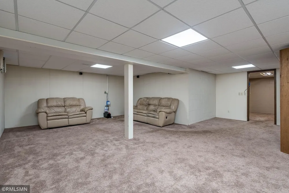 1506 James Drive North Mankato, MN 56003