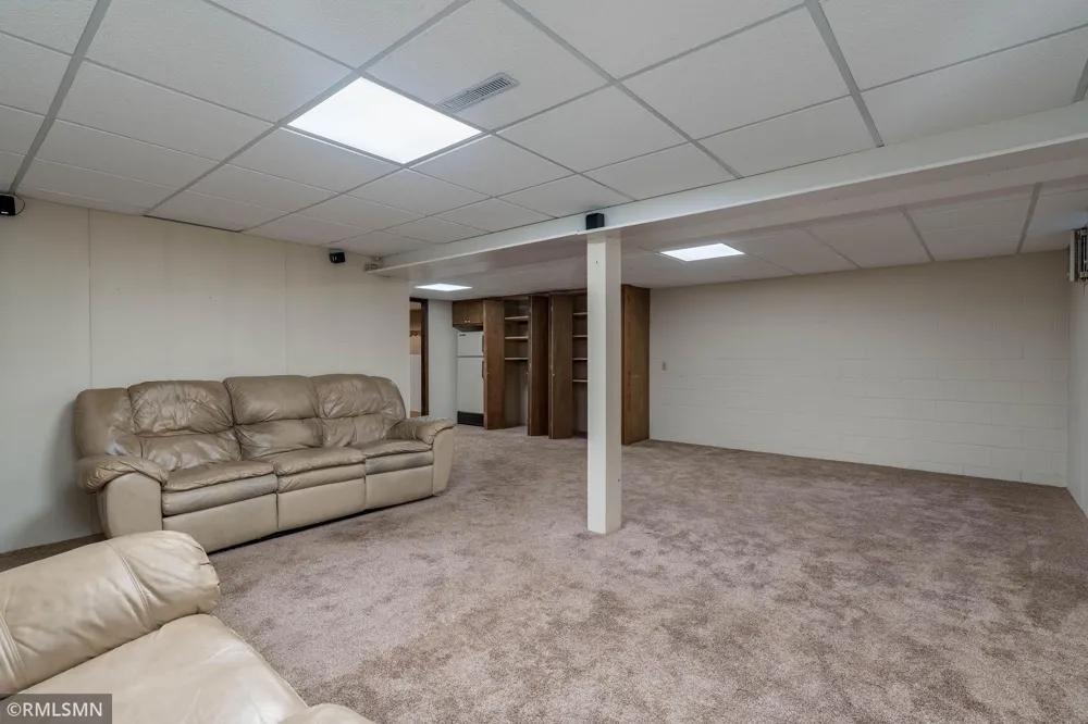 1506 James Drive North Mankato, MN 56003