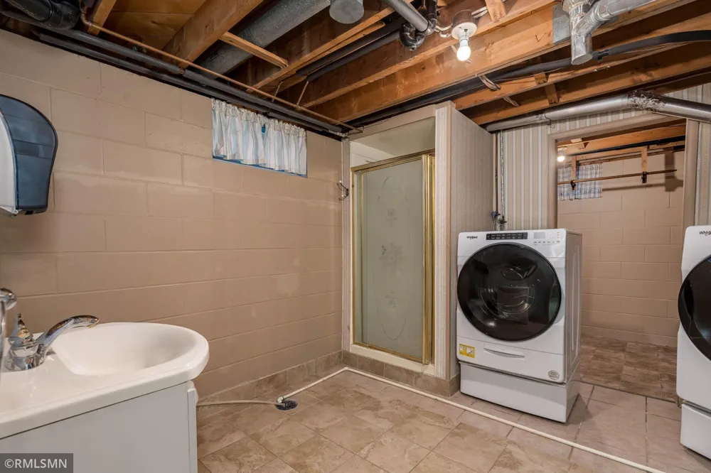 1506 James Drive North Mankato, MN 56003