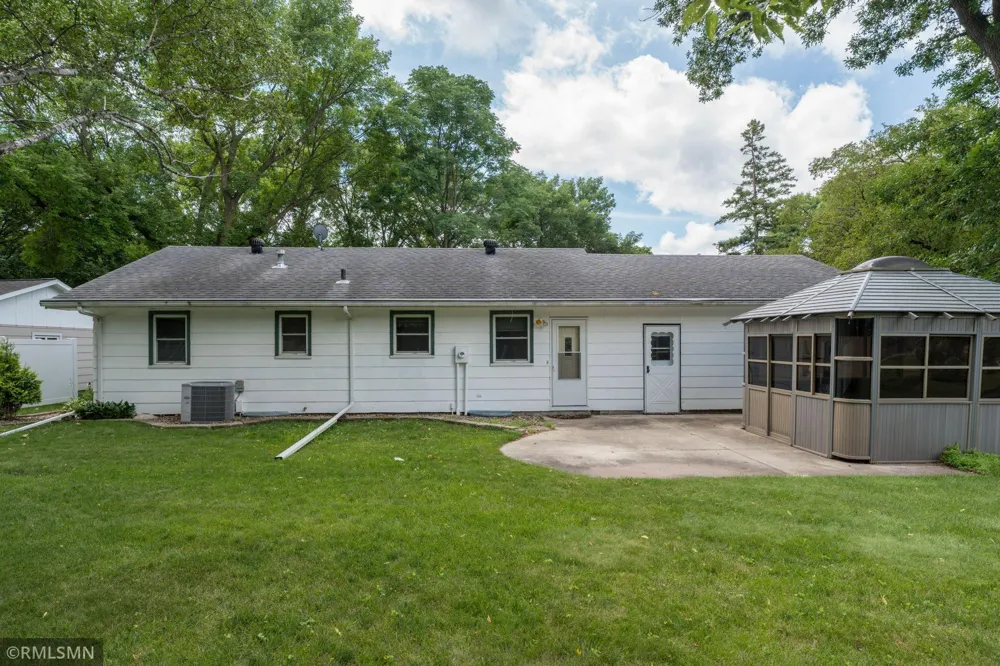 1506 James Drive North Mankato, MN 56003