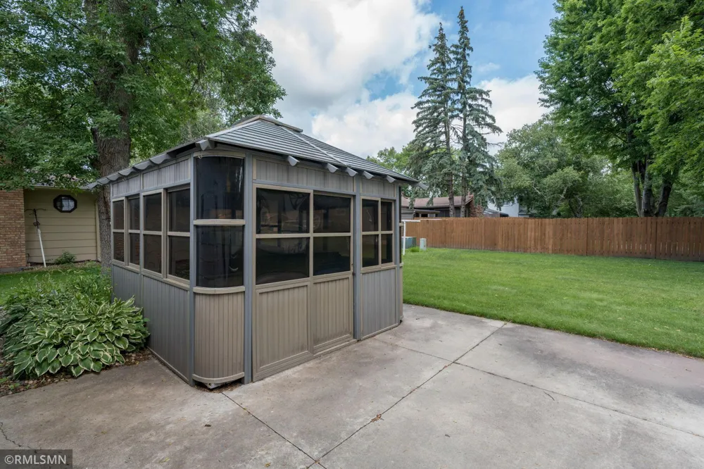 1506 James Drive North Mankato, MN 56003