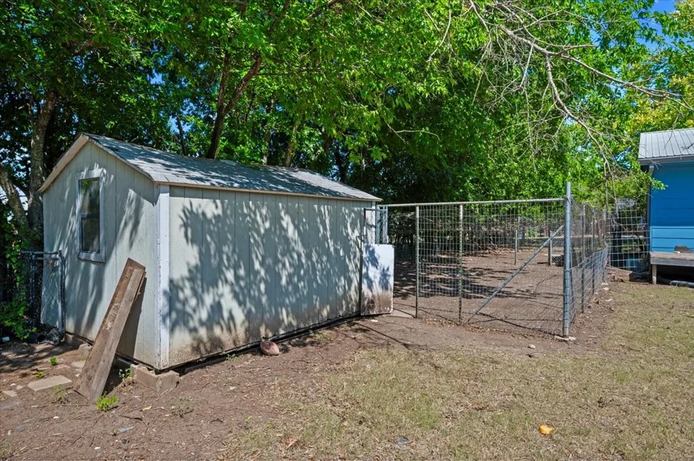 104 Parker Street Italy, TX 76651
