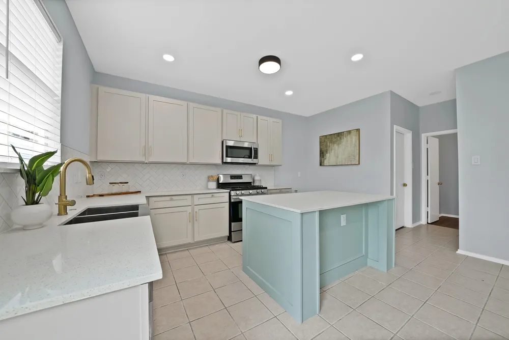 137 Heritage Drive Crowley, TX 76036