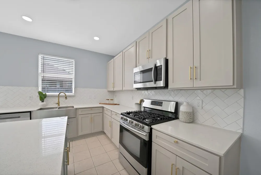 137 Heritage Drive Crowley, TX 76036
