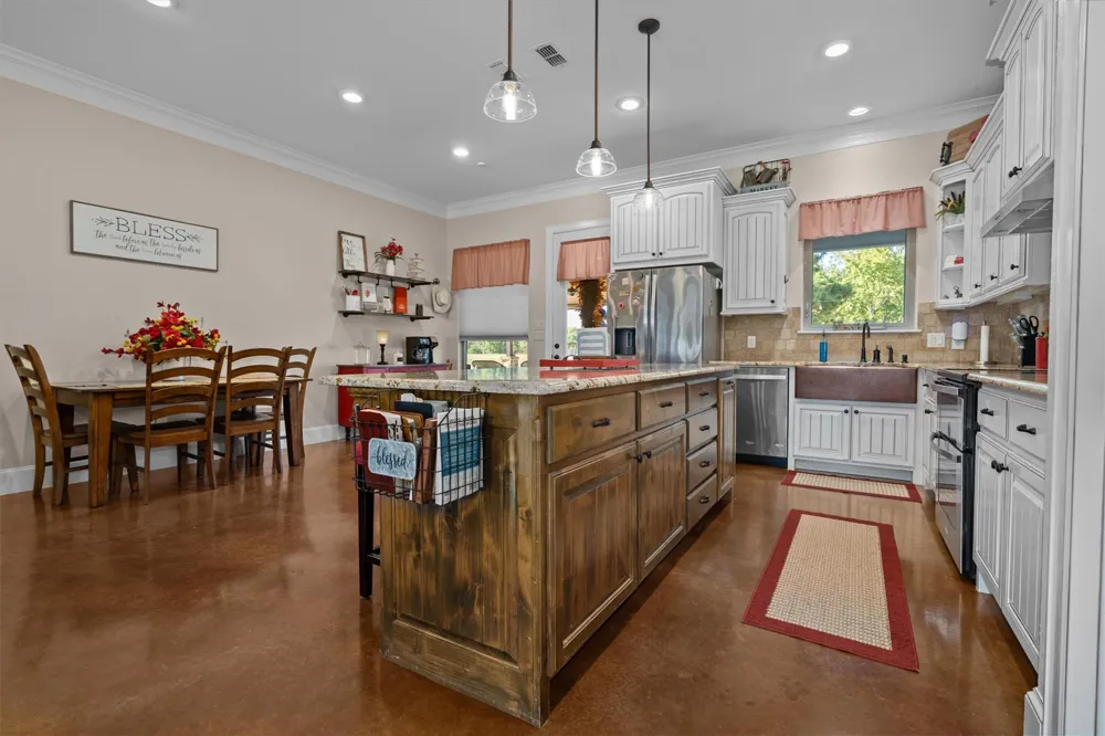 150 Private Road 6421 Palestine, TX 75803