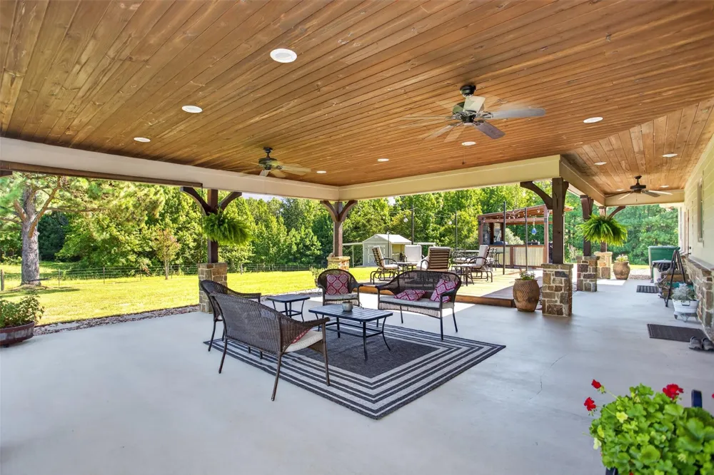 150 Private Road 6421 Palestine, TX 75803