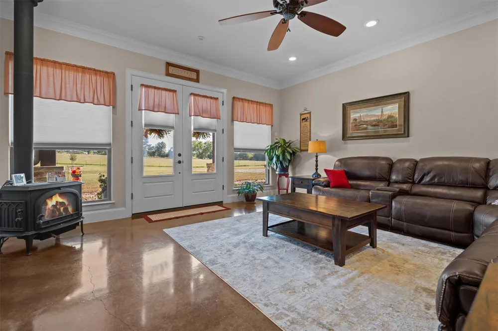 150 Private Road 6421 Palestine, TX 75803