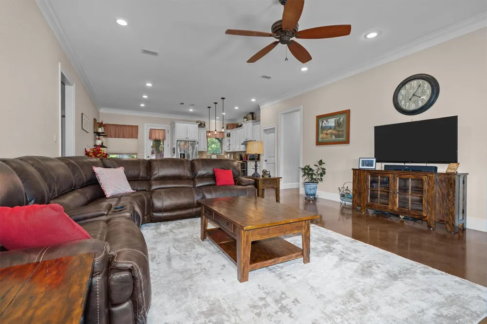 150 Private Road 6421 Palestine, TX 75803