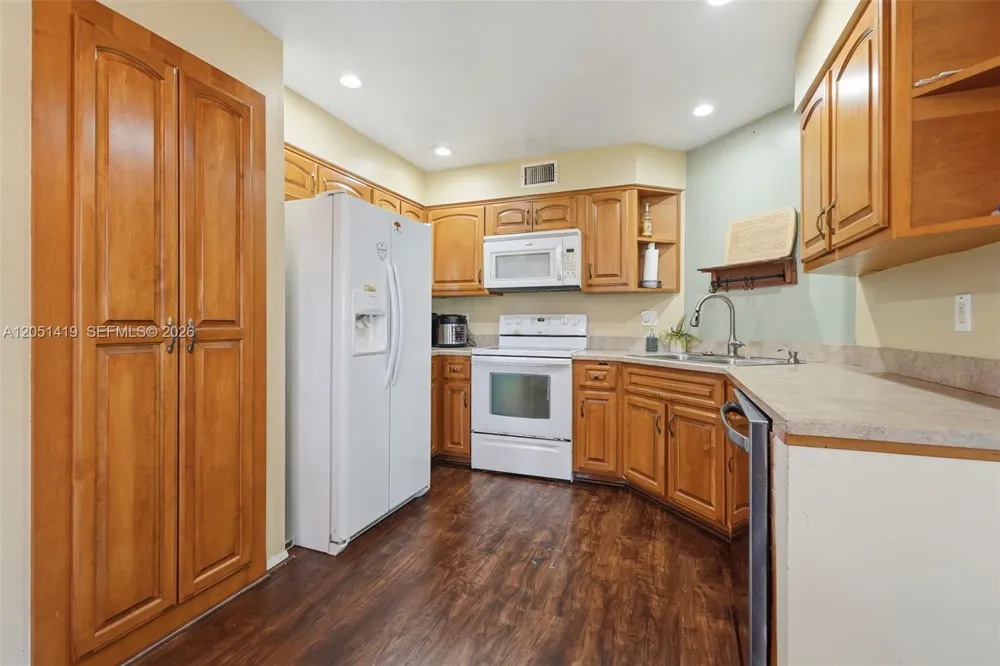 4478 Oak Arbor Circ Orlando, FL 33808