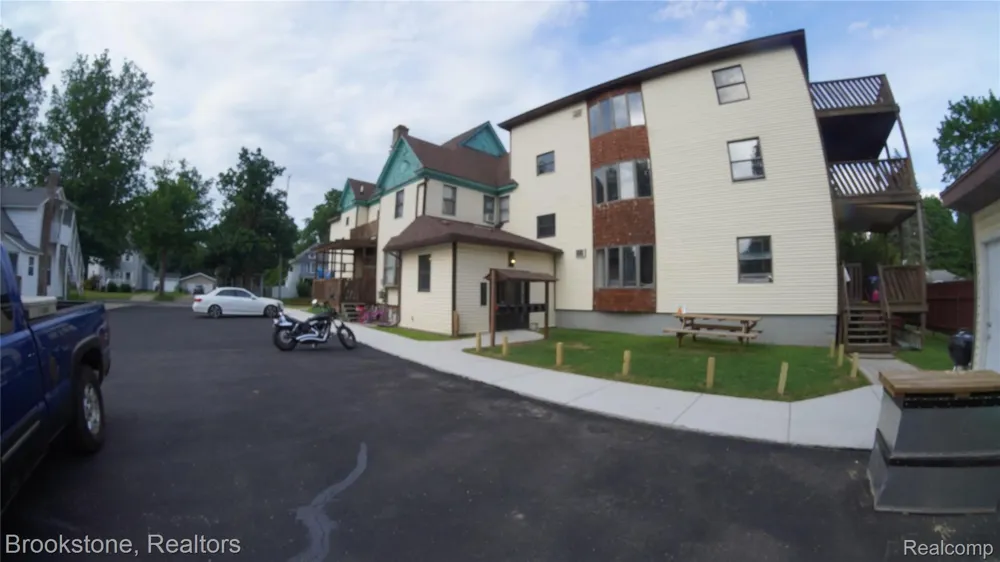 510 Pleasant Street #4 Charlotte City, MI 48813