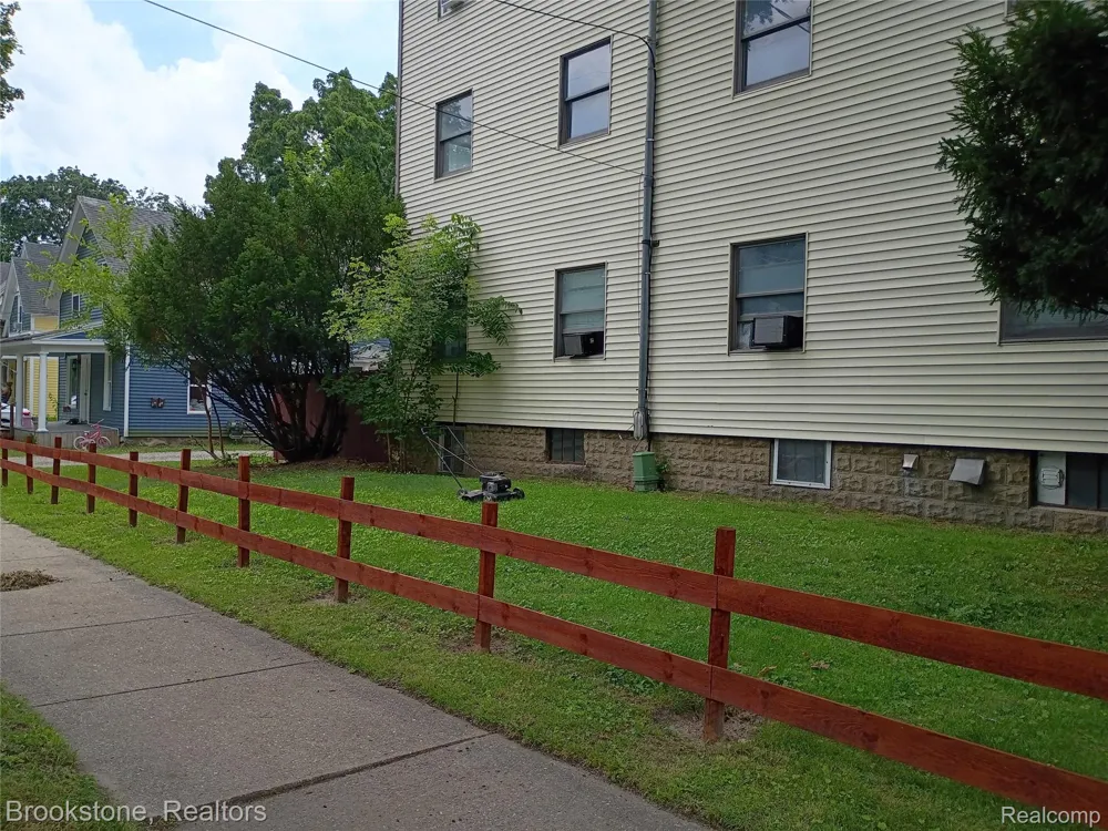 510 Pleasant Street #4 Charlotte City, MI 48813