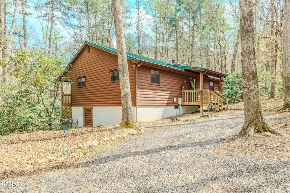 3386 Rocky Ridge Road Cosby, TN 37722