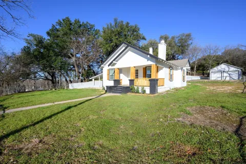 71 Crown Road